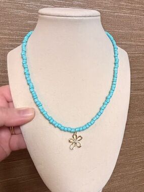 New whimsical gold flower w rhinestone center Turquoise Bead choker
